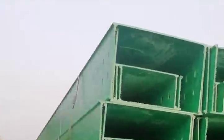 大跨距梯級(jí)式電纜橋架一米多少錢？